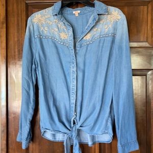 Reba, lightweight denim color top, size M